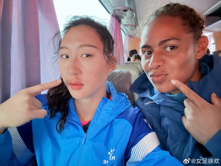  神勇！女足國門徐歡曬照，比賽中被球砸臉仍力保球門不失