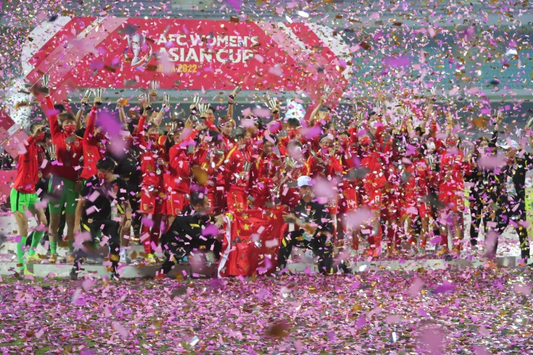 中國(guó)女足亞洲杯奪冠三周年！決賽3-2逆轉(zhuǎn)韓國(guó)，時(shí)隔16年再登頂