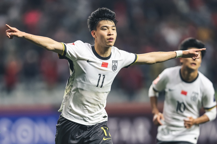  北青體育：18歲“跳級(jí)生”王鈺棟有望進(jìn)入國(guó)足客戰(zhàn)沙特名單！